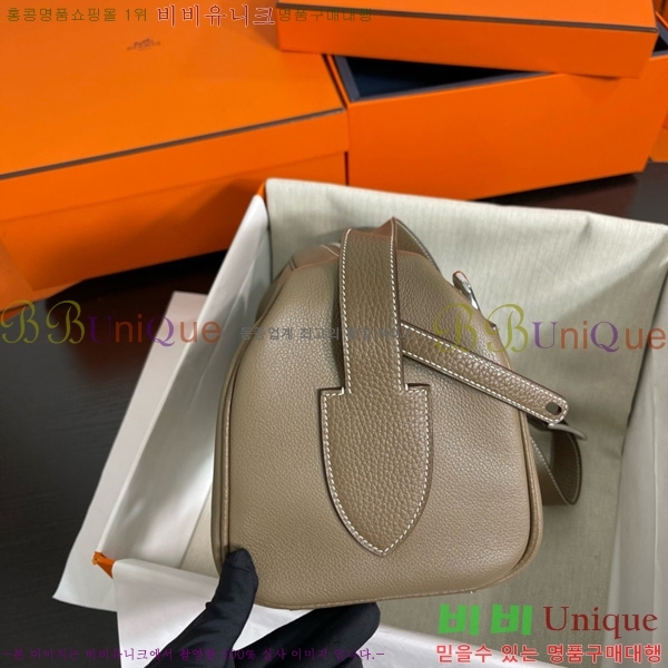 #޽ ڶ   HE422402-1