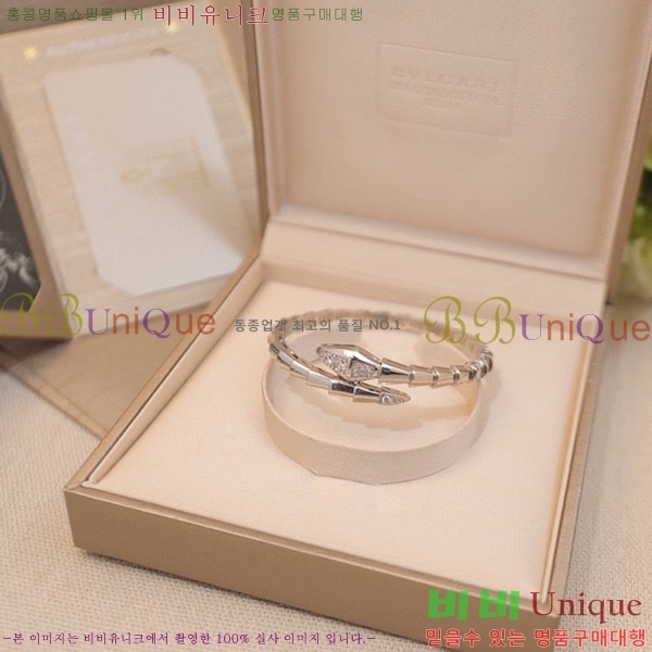  Ұ  BV1111244-4