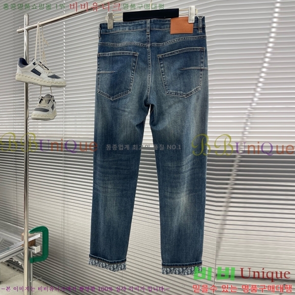   û D2464769