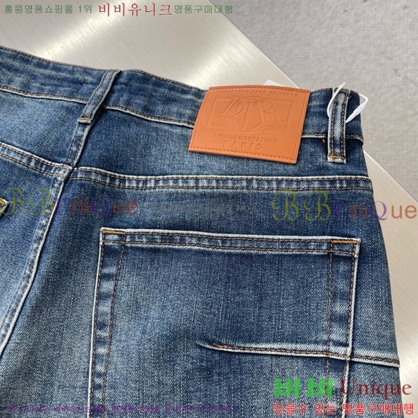   û D2464769